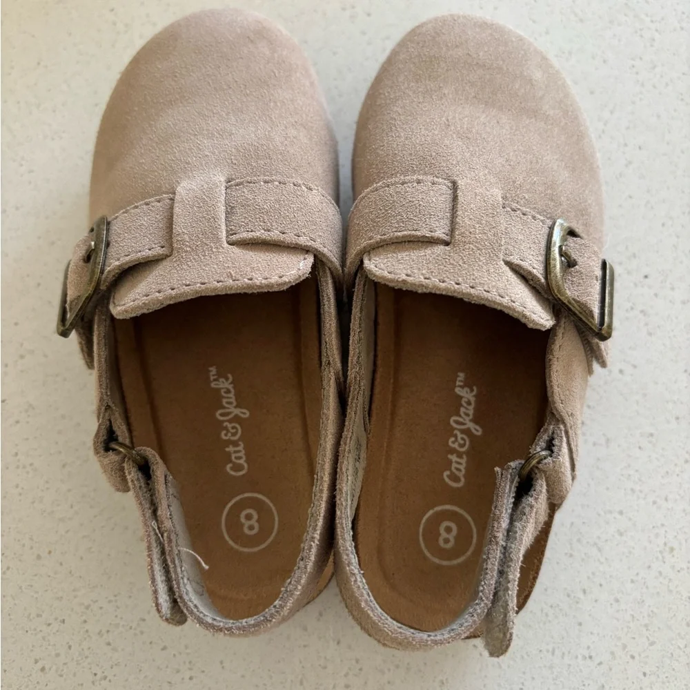 Toddler Cat & Jack Beige clogs for Kids like Boston clog! - NWOT never worn